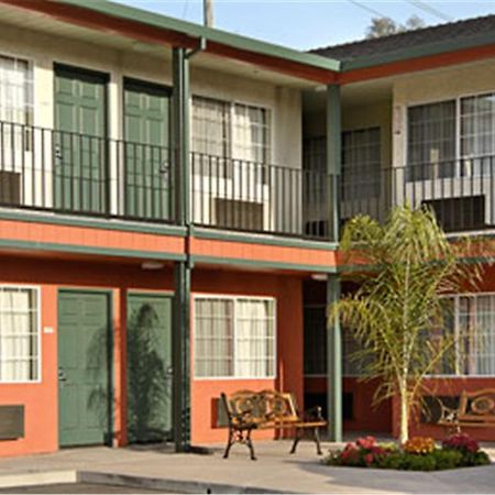 Days Inn Salinas Airport ภายนอก รูปภาพ
