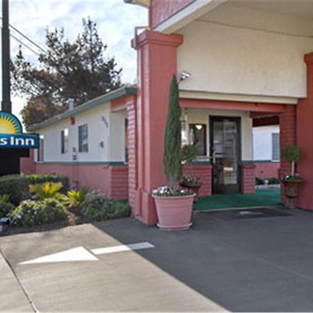 Days Inn Salinas Airport ภายนอก รูปภาพ
