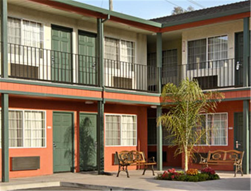 Days Inn Salinas Airport ภายนอก รูปภาพ