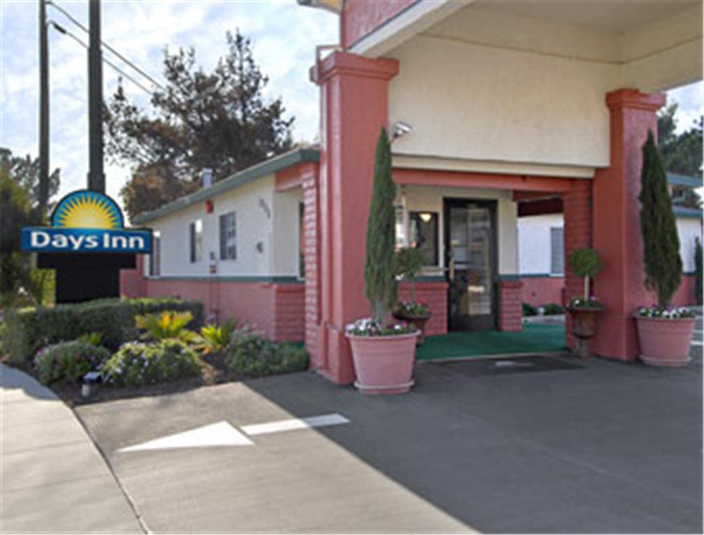 Days Inn Salinas Airport ภายนอก รูปภาพ